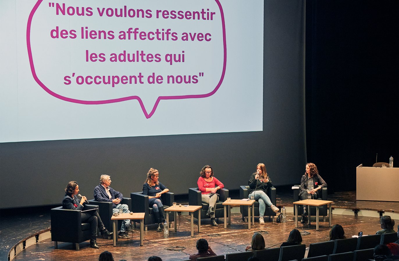 5 personnes ayant vécu des expériences traumatiques répétées dans l'enfance ont pris la parole © Griet Dekoninck