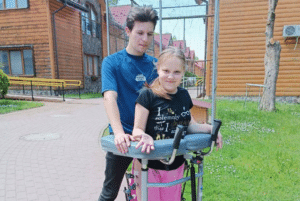 Vous aussi, vous voulez aider des enfants blessés comme Sofiya à courir à nouveau ?