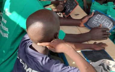 Offrez une ardoise à un enfant sénégalais