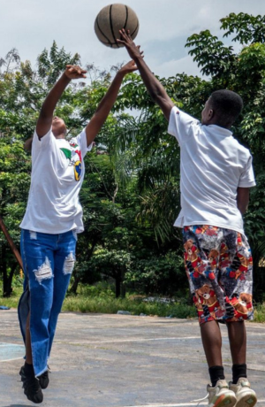 Nouveau départ pour les enfants et les jeunes du village de Kinshasa